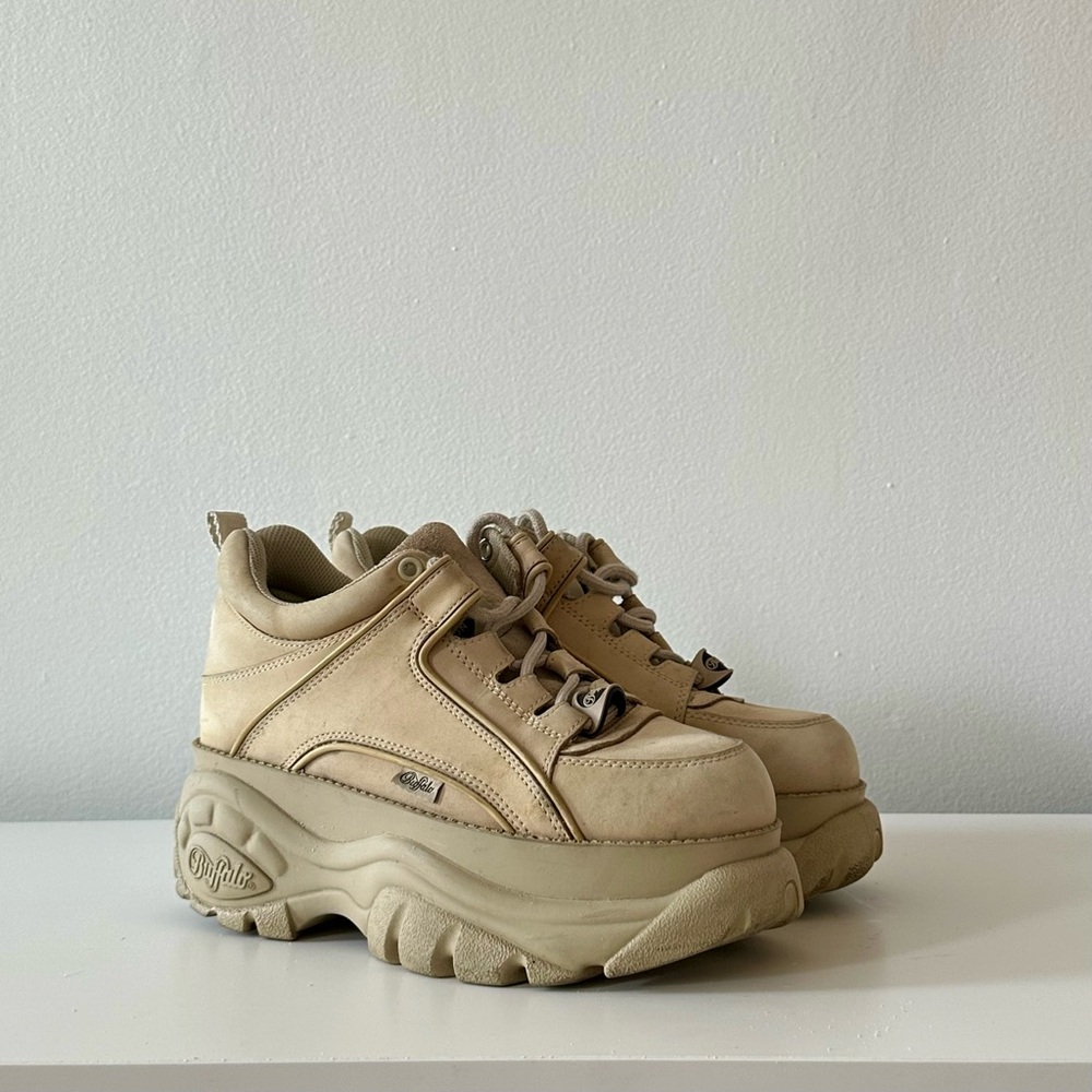 Buffalo London Womens 8 Sneaker Boots